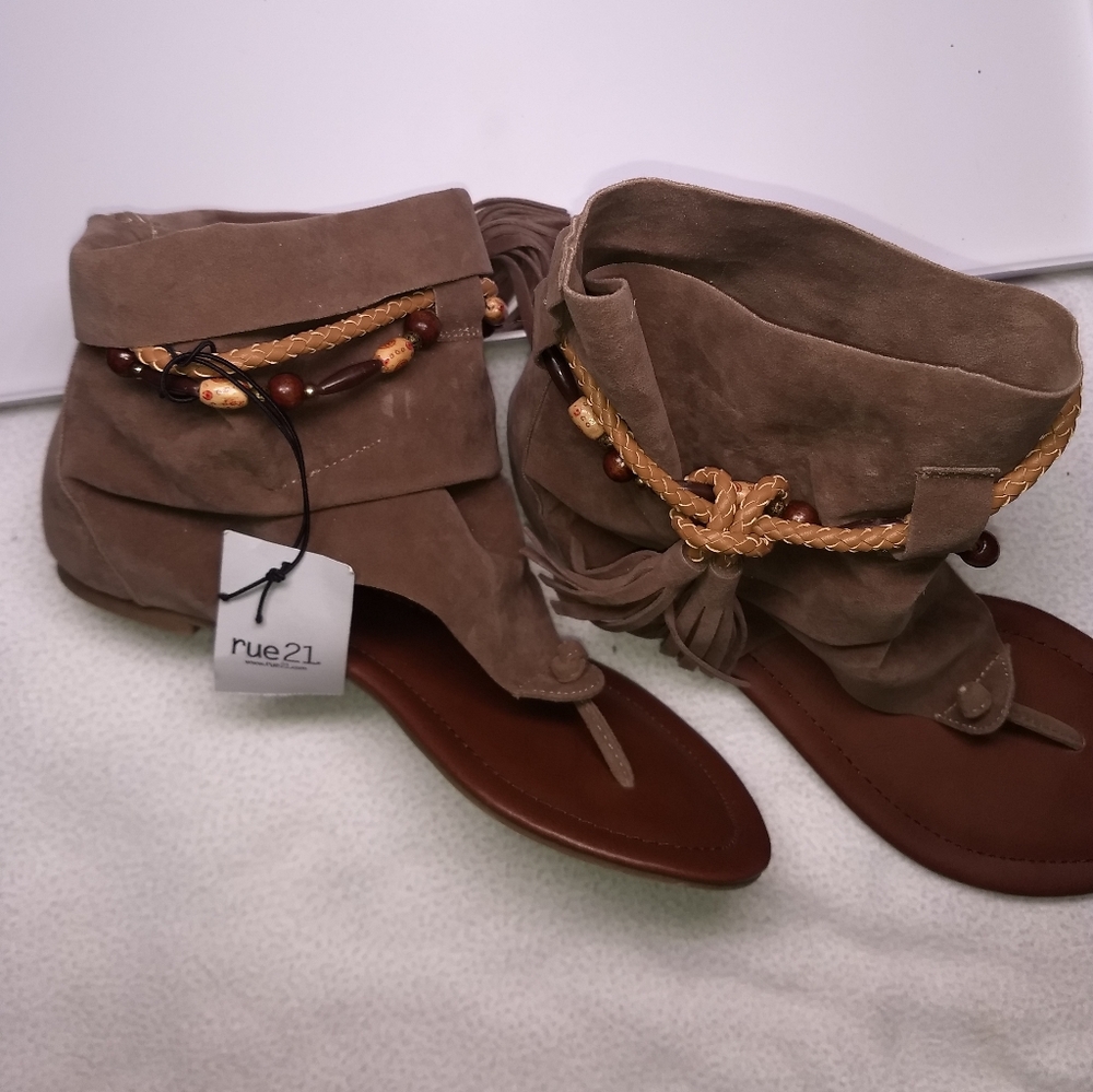 🌟 Bundle 2 for $12 Taupe women's 6-7 ankle sandle